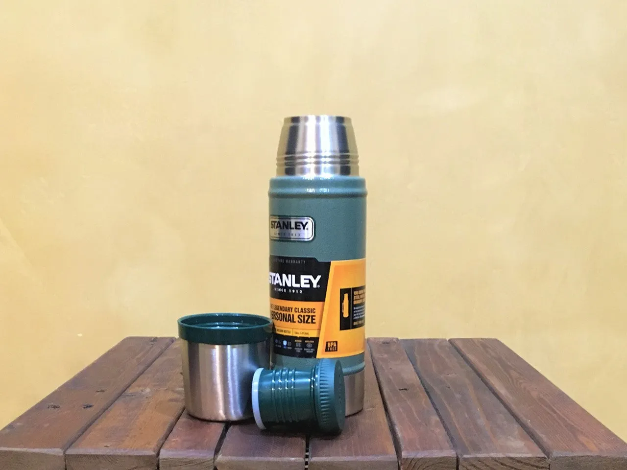 10-01228-023 Stanley Classic Vacuum Bottle 16oz Hammertone Green