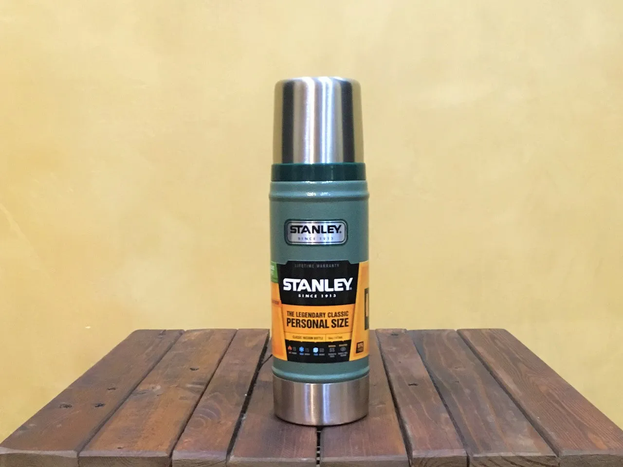 10-01228-023 Stanley Classic Vacuum Bottle 16oz Hammertone Green